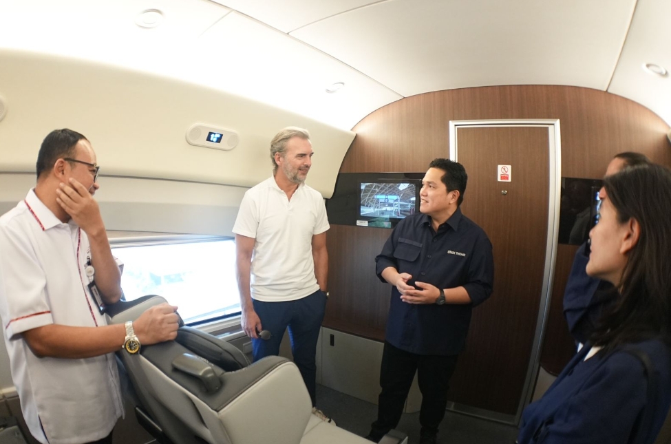 Ketua Umum PSSI Erick Thohir mengajak perwakilan FIFA untuk menaiki Kereta Cepat Jakarta-Bandung Whoosh yang akan menjadi bagian dari sarana dan prasarana penunjang Piala Dunia U-17 mendatang.