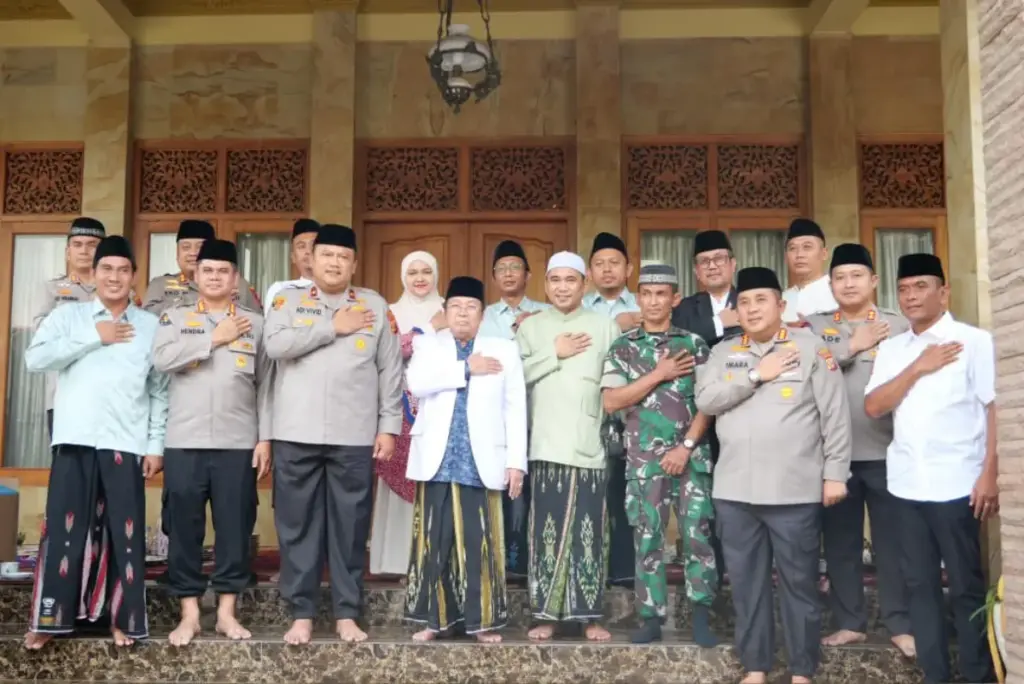 Wakapolda Jabar Kunjungi Ponpes Khas Kempek Cirebon, Perkuat Sinergi Polri dan Ulama Humas Polresta Cirebon